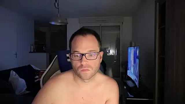 Funnyjul31 online show from February 6, 2025, 7:07 pm