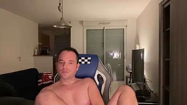 Funnyjul31 online show from February 7, 2025, 5:29 pm