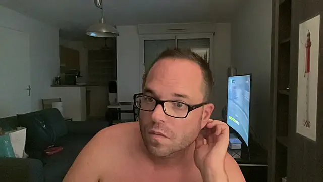 Snapshot of Funnyjul31 chatting on July 4, 2026, 5:06 pm Funnyjul31 online show from July 4, 2026, 5:06 pm