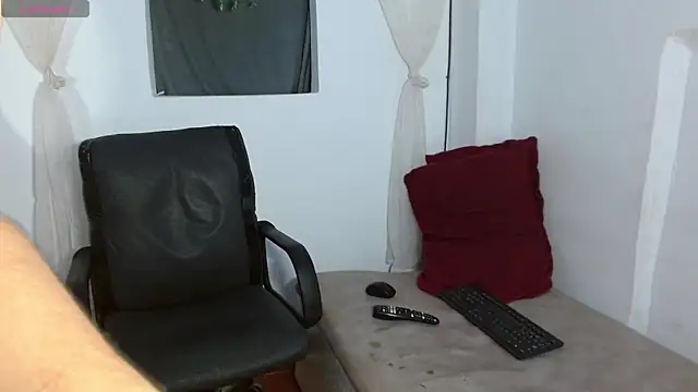 Luna-Naughty online show from November 17, 2025, 9:08 pm