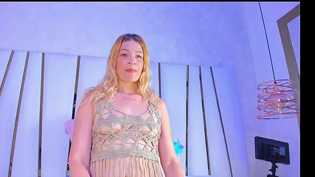 Snapshot of violet_gray_ chatting on October 5, 2025, 11:34 am violet gray online show from October 5, 2025, 11:34 am