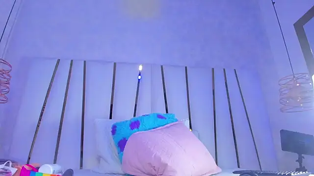 Snapshot of violet_gray_ chatting on October 4, 2025, 7:15 pm violet gray online show from October 4, 2025, 7:15 pm