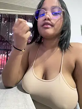 my cam online show from March 4, 2025, 9:43 pm