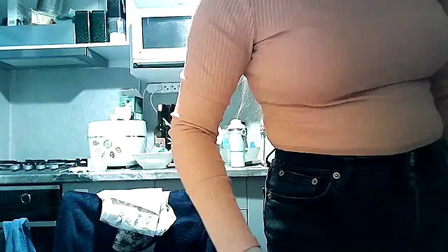 Snapshot of Misssweet_s chatting on September 27, 2025, 4:18 am Misssweet s online show from September 27, 2025, 4:18 am