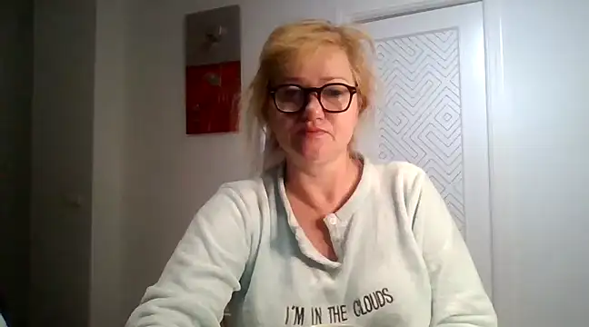 Snapshot of Luzia-Sal chatting on March 13, 2025, 6:48 am Luzia-Sal online show from March 13, 2025, 6:48 am