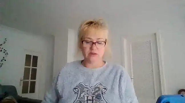 Snapshot of Luzia-Sal chatting on March 7, 2025, 8:13 am Luzia-Sal online show from March 7, 2025, 8:13 am