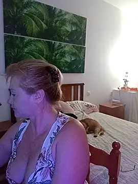 Snapshot of Luzia-Sal chatting on October 18, 2025, 6:43 pm Luzia-Sal online show from October 18, 2025, 6:43 pm