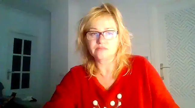 Snapshot of Luzia-Sal chatting on March 2, 2025, 9:21 am Luzia-Sal online show from March 2, 2025, 9:21 am