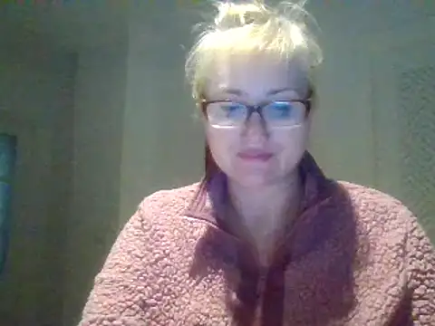 Snapshot of Luzia-Sal chatting on March 2, 2025, 6:46 pm Luzia-Sal online show from March 2, 2025, 6:46 pm