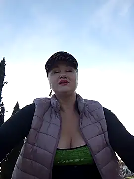 Snapshot of Luzia-Sal chatting on February 23, 2025, 4:46 pm Luzia-Sal online show from February 23, 2025, 4:46 pm