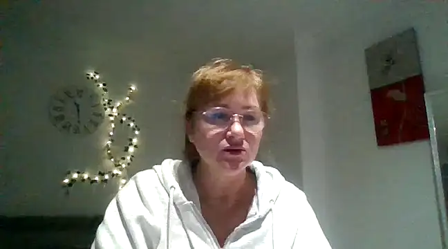 Snapshot of Luzia-Sal chatting on February 10, 2025, 10:30 pm Luzia-Sal online show from February 10, 2025, 10:30 pm