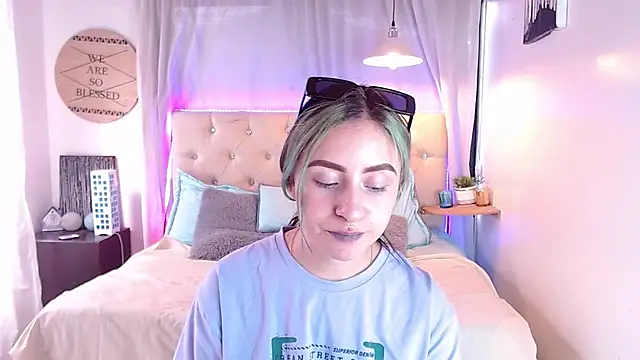 melodygirl   online show from March 3, 2025, 8:21 pm