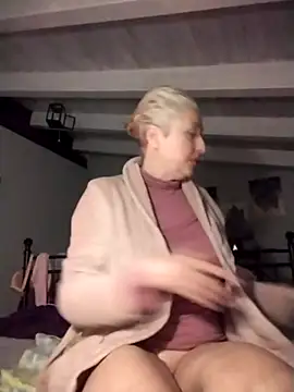 divinaerotica online show from March 25, 2026, 7:35 pm