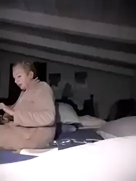 divinaerotica online show from December 4, 2025, 7:13 pm