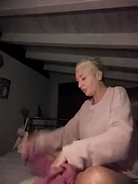 divinaerotica online show from April 10, 2026, 7:21 pm