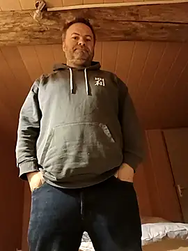 Snapshot of Pourleplasirs chatting on March 6, 2025, 11:53 pm Pourleplasirs online show from March 6, 2025, 11:53 pm