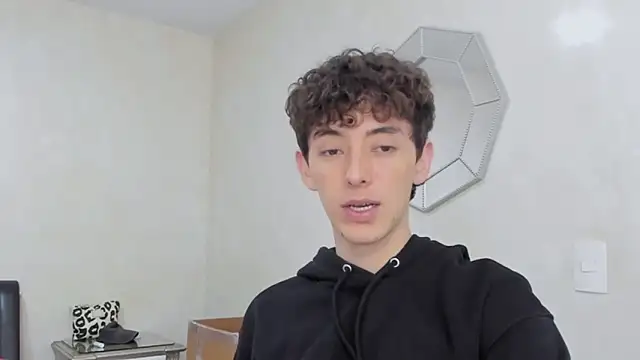 miketwink online show from December 18, 2025, 10:46 pm