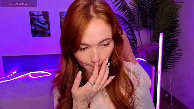 Snapshot of Maya_Light chatting on October 19, 2025, 2:14 am Maya Light online show from October 19, 2025, 2:14 am