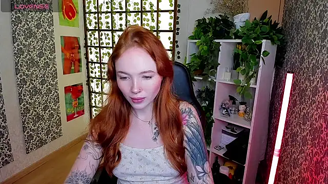 Snapshot of Maya_Light chatting on September 24, 2025, 2:07 am Maya Light online show from September 24, 2025, 2:07 am