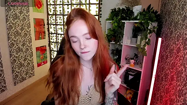 Snapshot of Maya_Light chatting on September 19, 2025, 1:53 am Maya Light online show from September 19, 2025, 1:53 am