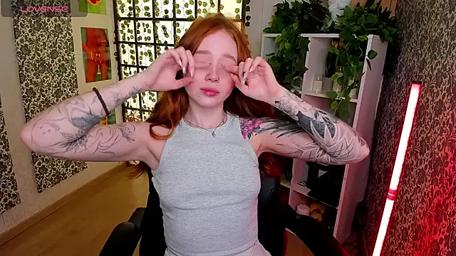 Snapshot of Maya_Light chatting on September 26, 2025, 2:07 am Maya Light online show from September 26, 2025, 2:07 am