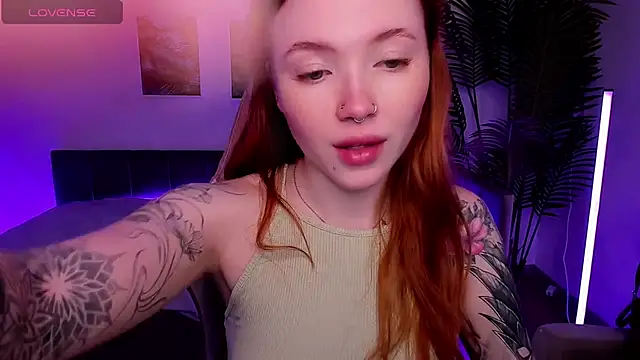 Snapshot of Maya_Light chatting on October 1, 2025, 2:06 am Maya Light online show from October 1, 2025, 2:06 am