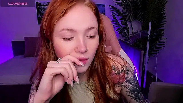 Snapshot of Maya_Light chatting on October 5, 2025, 2:02 am Maya Light online show from October 5, 2025, 2:02 am