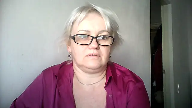 Snapshot of Mayya4321 chatting on September 18, 2025, 10:18 am Mayya4321 online show from September 18, 2025, 10:18 am