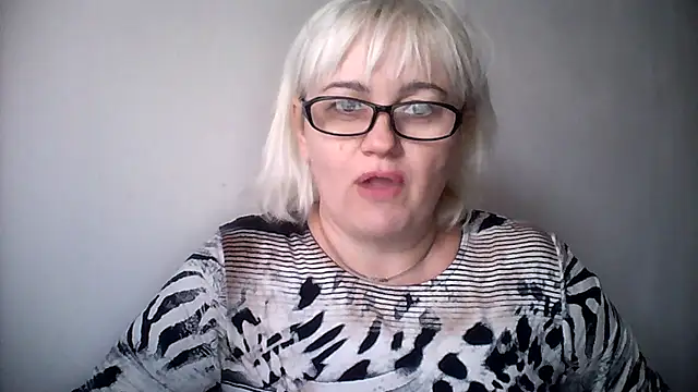 Snapshot of Mayya4321 chatting on September 29, 2025, 12:44 pm Mayya4321 online show from September 29, 2025, 12:44 pm