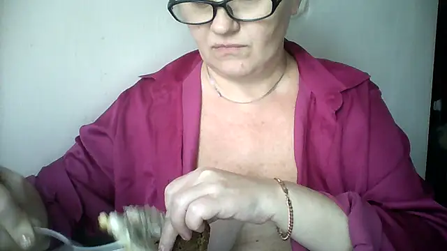 Snapshot of Mayya4321 chatting on October 6, 2025, 9:43 am Mayya4321 online show from October 6, 2025, 9:43 am