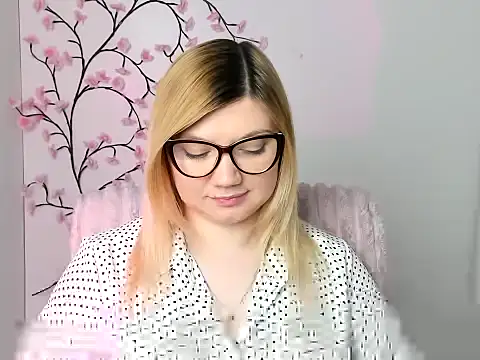 Snapshot of Lola_moree chatting on February 23, 2026, 12:50 pm Lola moree online show from February 23, 2026, 12:50 pm