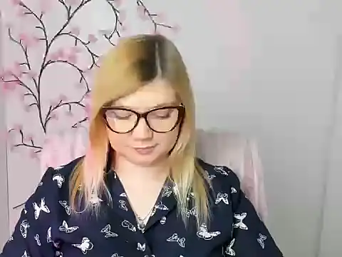 Snapshot of Lola_moree chatting on February 24, 2026, 12:39 pm Lola moree online show from February 24, 2026, 12:39 pm