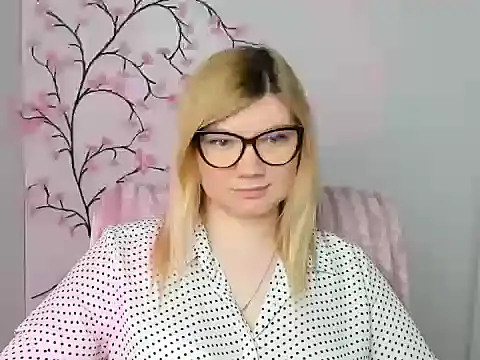 Snapshot of Lola_moree chatting on February 16, 2026, 12:48 pm Lola moree online show from February 16, 2026, 12:48 pm