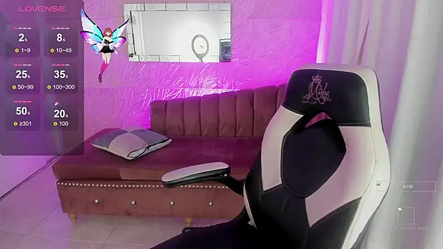 miss isabella m online show from October 6, 2025, 12:28 pm