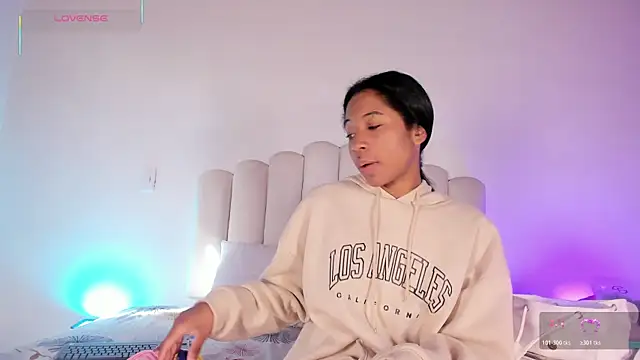 Zaira Rose  online show from November 6, 2025, 1:04 pm