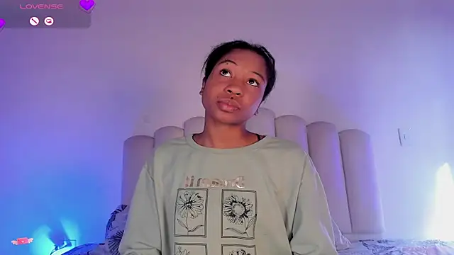 Snapshot of Zaira_Rose_ chatting on September 23, 2025, 12:45 pm Zaira Rose  online show from September 23, 2025, 12:45 pm