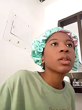 Snapshot of Zaira_Rose_ chatting on September 22, 2025, 12:44 pm Zaira Rose  online show from September 22, 2025, 12:44 pm