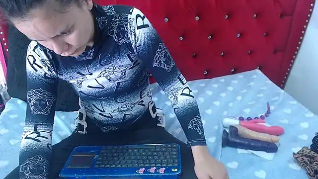 Ariasmithog online show from November 30, 2025, 9:21 am