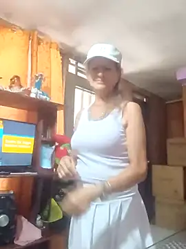 MaryLunna online show from March 18, 2025, 6:28 pm