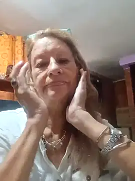 MaryLunna online show from February 27, 2025, 7:04 pm