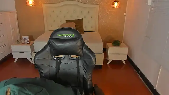 Hadley  online show from November 7, 2025, 3:44 am