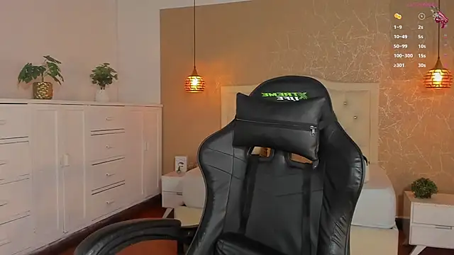 Snapshot of Hadley_ chatting on October 12, 2025, 2:24 am Hadley online show from October 12, 2025, 2:24 am