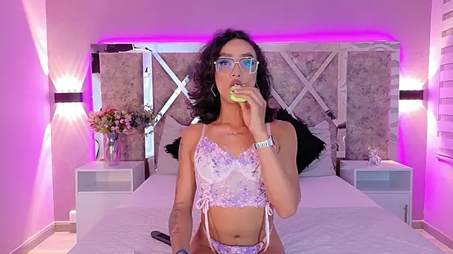 Snapshot of AliDiaz_ chatting on September 26, 2025, 10:05 pm AliDiaz online show from September 26, 2025, 10:05 pm