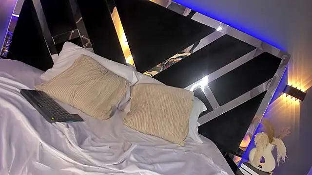 Snapshot of AliDiaz_ chatting on March 11, 2025, 2:10 am AliDiaz online show from March 11, 2025, 2:10 am