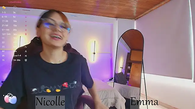 Snapshot of _Emma11 chatting on March 3, 2025, 7:39 pm  Emma11 online show from March 3, 2025, 7:39 pm