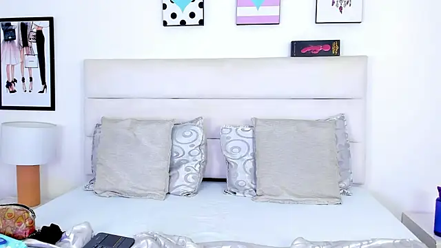 BrielaDiCaprio online show from October 1, 2025, 7:51 pm