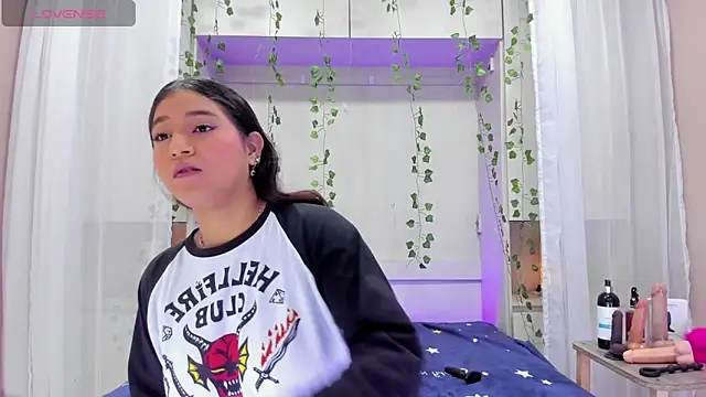 CandyyMaria online show from March 12, 2026, 8:02 pm