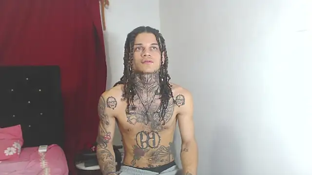 Snapshot of hot_man05 chatting on March 16, 2025, 8:32 am hot man05 online show from March 16, 2025, 8:32 am