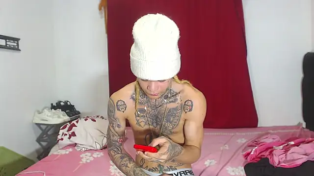 Snapshot of hot_man05 chatting on January 29, 2025, 12:12 am hot man05 online show from January 29, 2025, 12:12 am