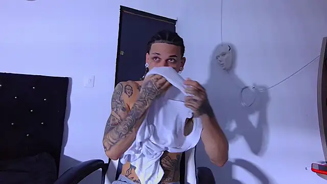 hot man05 online show from December 19, 2025, 12:25 am